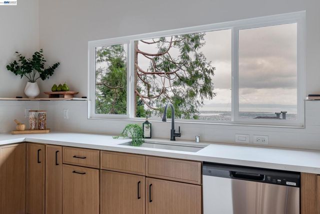 4827 Trinidad, Oakland, CA 94602