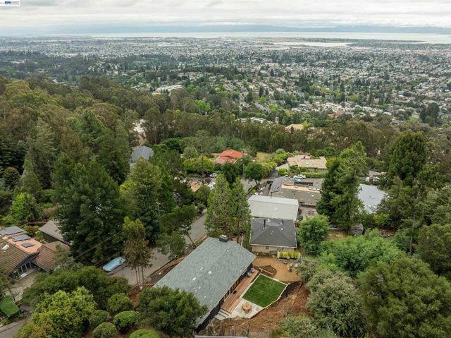 4827 Trinidad, Oakland, CA 94602