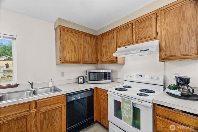 4927 Cottage Lane SE, Lacey, WA 98503
