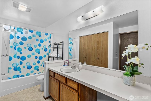 4927 Cottage Lane SE, Lacey, WA 98503