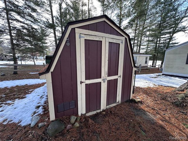 2221 Grass Lake Avenue 31, Lake, MI 48632