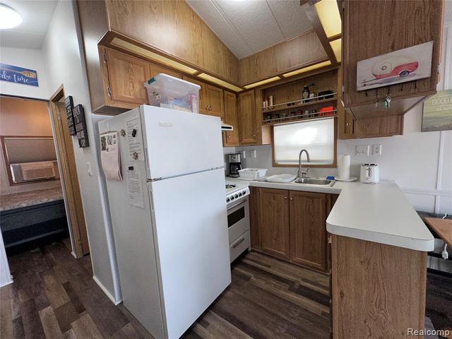 2221 Grass Lake Avenue 31, Lake, MI 48632