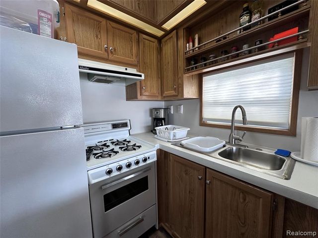 2221 Grass Lake Avenue 31, Lake, MI 48632