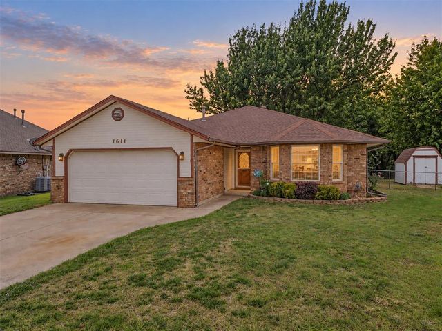 1611 N Orchard Terrace, Mustang, OK 73064