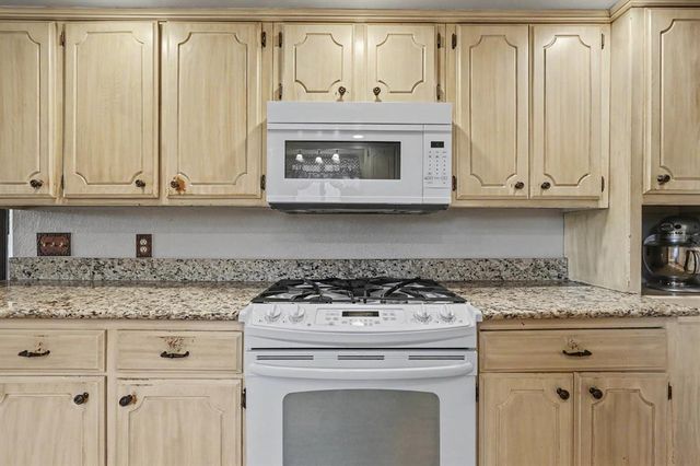 1611 N Orchard Terrace, Mustang, OK 73064