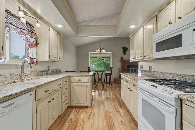 1611 N Orchard Terrace, Mustang, OK 73064