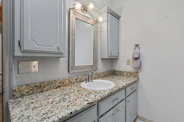 1611 N Orchard Terrace, Mustang, OK 73064