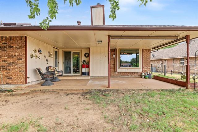 1611 N Orchard Terrace, Mustang, OK 73064