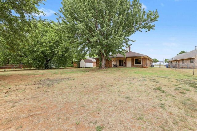 1611 N Orchard Terrace, Mustang, OK 73064
