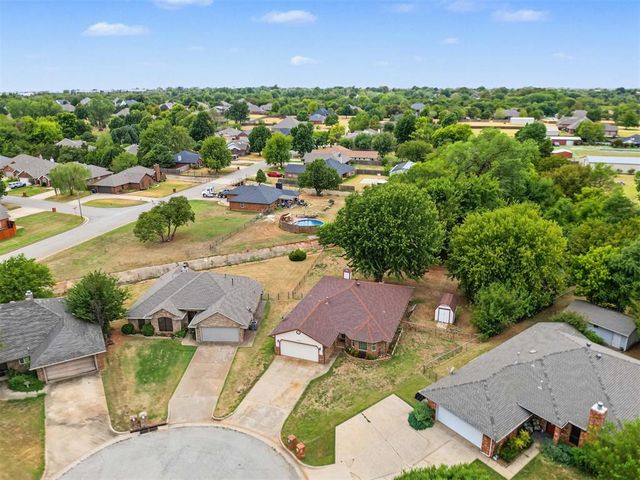 1611 N Orchard Terrace, Mustang, OK 73064