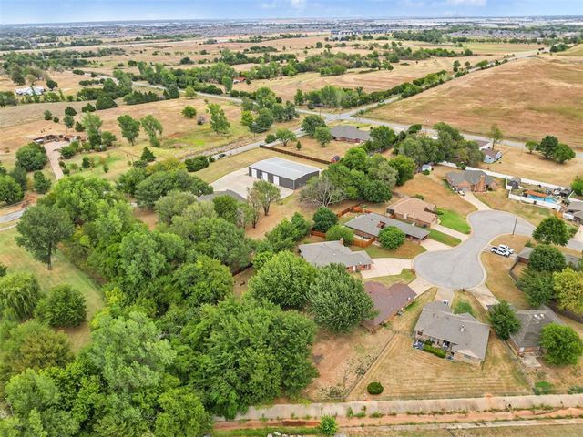 1611 N Orchard Terrace, Mustang, OK 73064