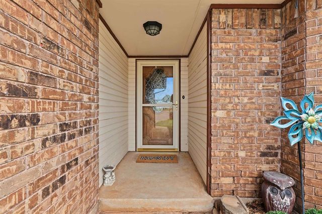 1611 N Orchard Terrace, Mustang, OK 73064