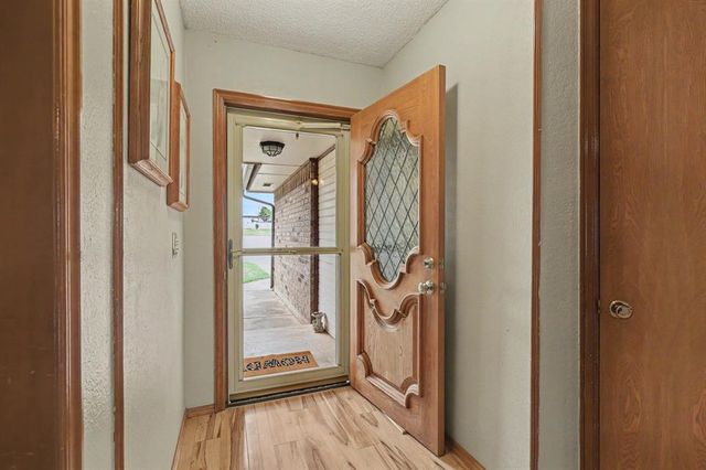 1611 N Orchard Terrace, Mustang, OK 73064
