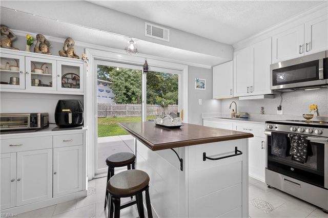 604 N Piping Rock RD, Virginia Beach, VA 23452
