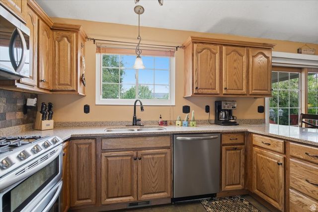 4710 S 2625 W, Roy, UT 84067