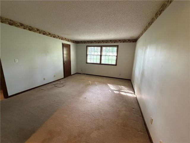 7020 Widmer Road, Shawnee, KS 66216