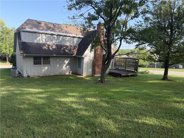 7020 Widmer Road, Shawnee, KS 66216