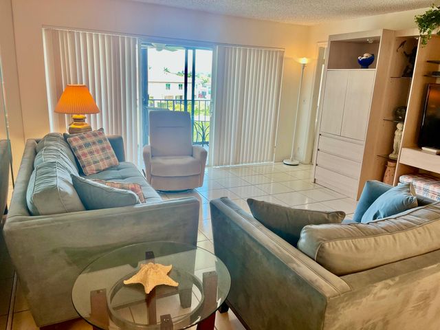 4090 Tivoli Court 301, Lake Worth, FL 33467
