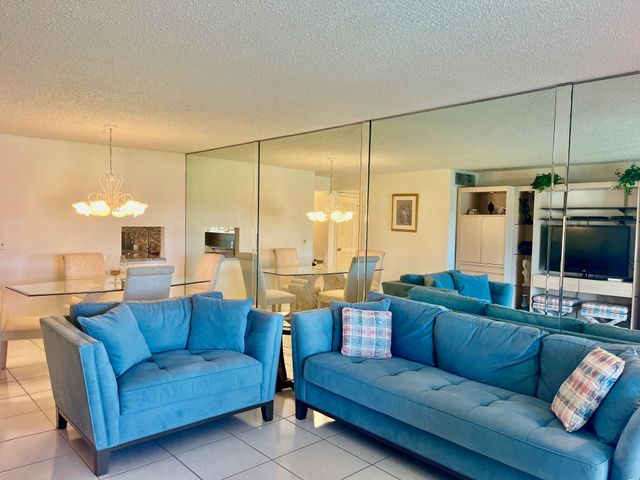 4090 Tivoli Court 301, Lake Worth, FL 33467