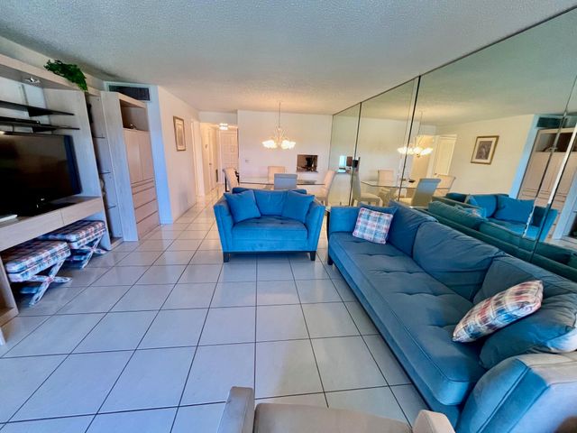 4090 Tivoli Court 301, Lake Worth, FL 33467