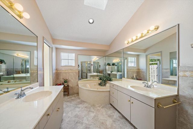 6724 APPROACH ROAD 3, Sarasota, FL 34238