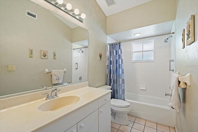 6724 APPROACH ROAD 3, Sarasota, FL 34238