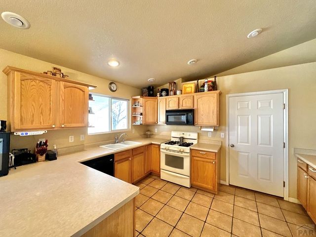 3131 Bighorn Ct, Pueblo, CO 81005