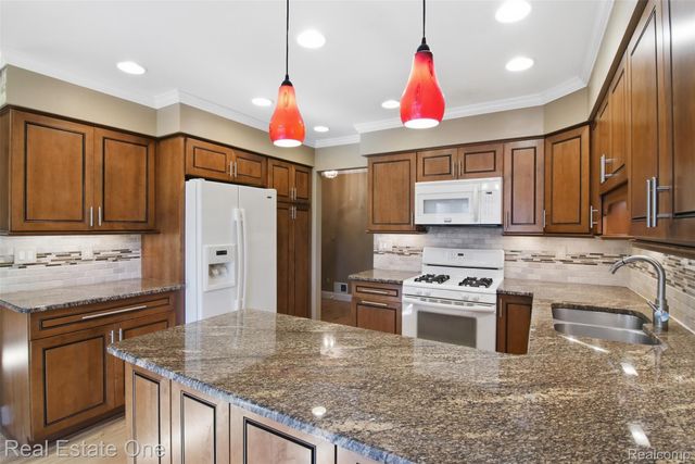 4425 Gardner Street, Sterling Heights, MI 48310