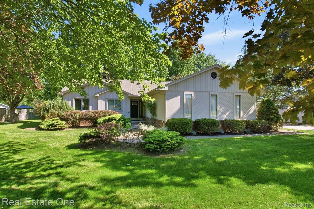 4425 Gardner Street, Sterling Heights, MI 48310