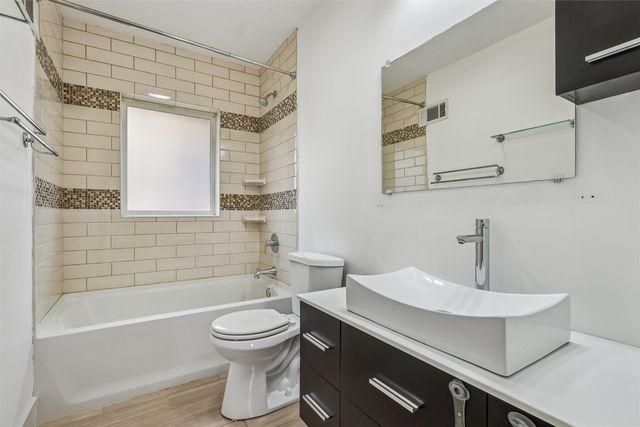 1337 60th Street, Des Moines, IA 50311