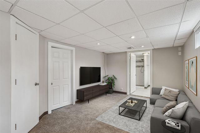 1337 60th Street, Des Moines, IA 50311