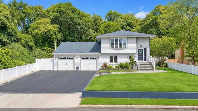175 Stuyvesant Road, Oakdale, NY 11769