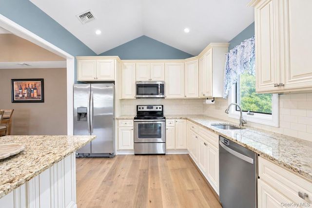 175 Stuyvesant Road, Oakdale, NY 11769