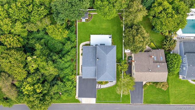 175 Stuyvesant Road, Oakdale, NY 11769