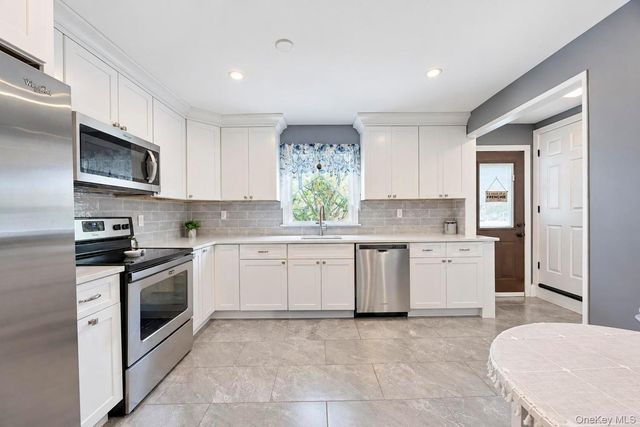 175 Stuyvesant Road, Oakdale, NY 11769