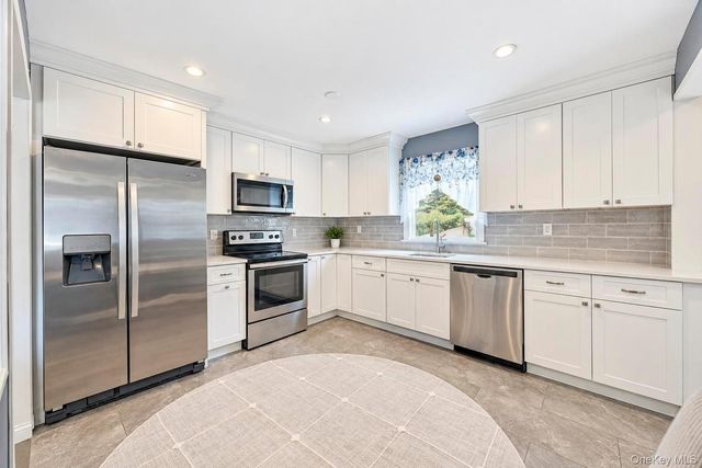 175 Stuyvesant Road, Oakdale, NY 11769