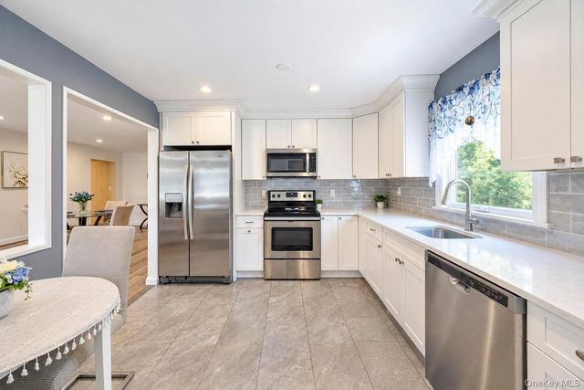 175 Stuyvesant Road, Oakdale, NY 11769