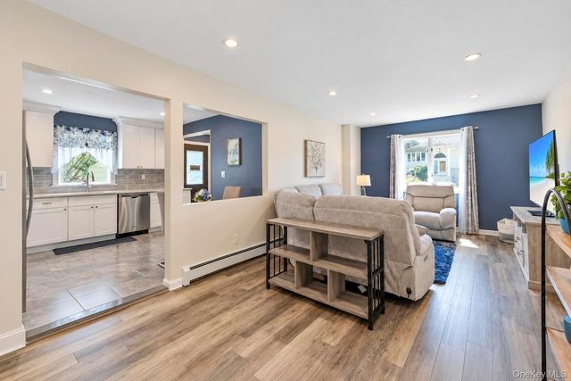 175 Stuyvesant Road, Oakdale, NY 11769