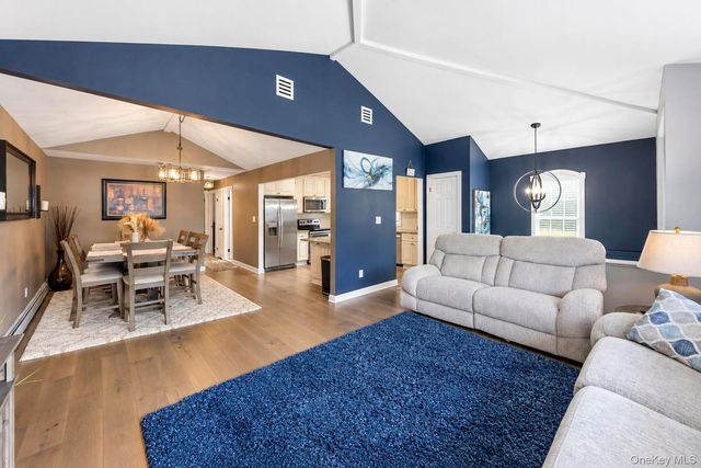 175 Stuyvesant Road, Oakdale, NY 11769
