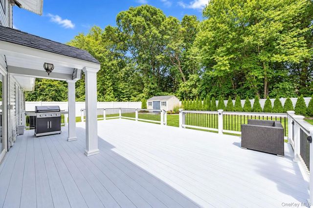 175 Stuyvesant Road, Oakdale, NY 11769