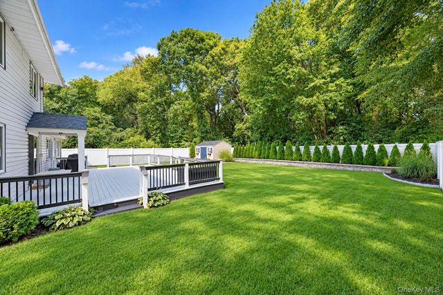 175 Stuyvesant Road, Oakdale, NY 11769