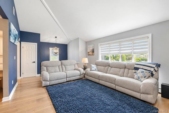 175 Stuyvesant Road, Oakdale, NY 11769