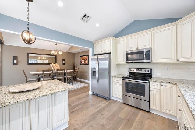 175 Stuyvesant Road, Oakdale, NY 11769