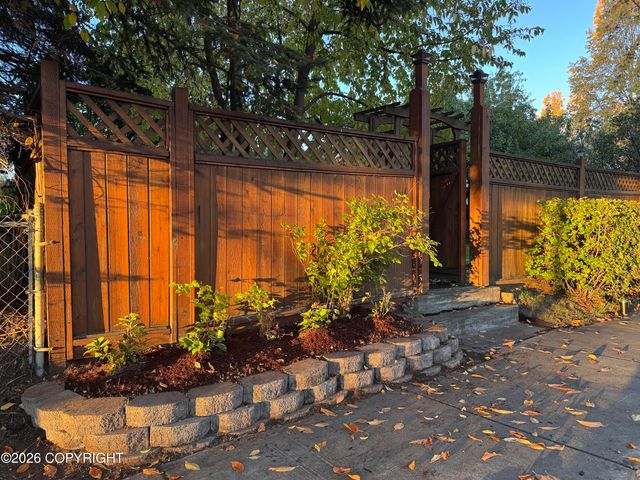 629 W 15th Avenue, Anchorage, AK 99501