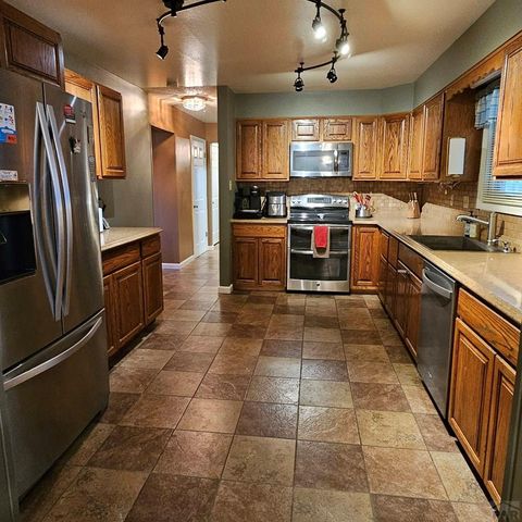 2114 Rangeview Dr, Pueblo, CO 81008