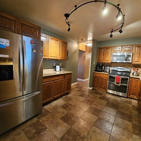 2114 Rangeview Dr, Pueblo, CO 81008