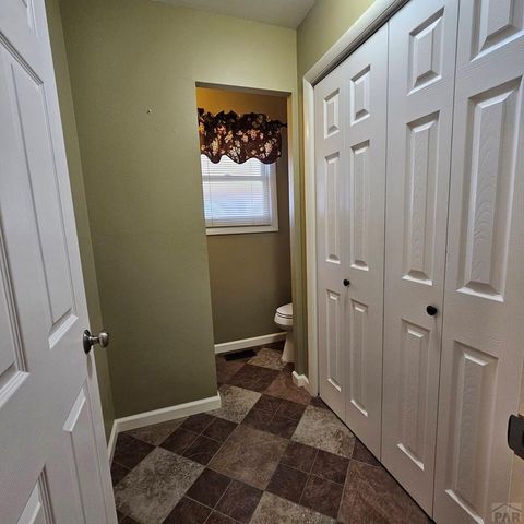 2114 Rangeview Dr, Pueblo, CO 81008
