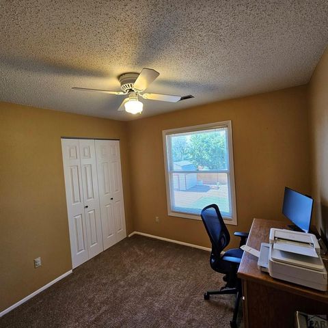 2114 Rangeview Dr, Pueblo, CO 81008