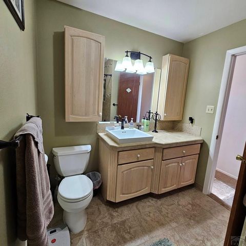 2114 Rangeview Dr, Pueblo, CO 81008