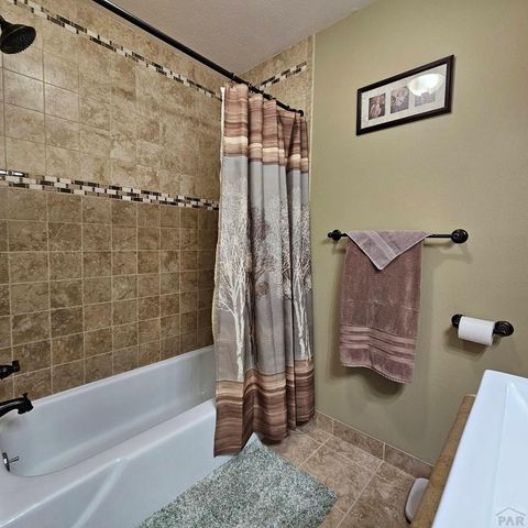 2114 Rangeview Dr, Pueblo, CO 81008